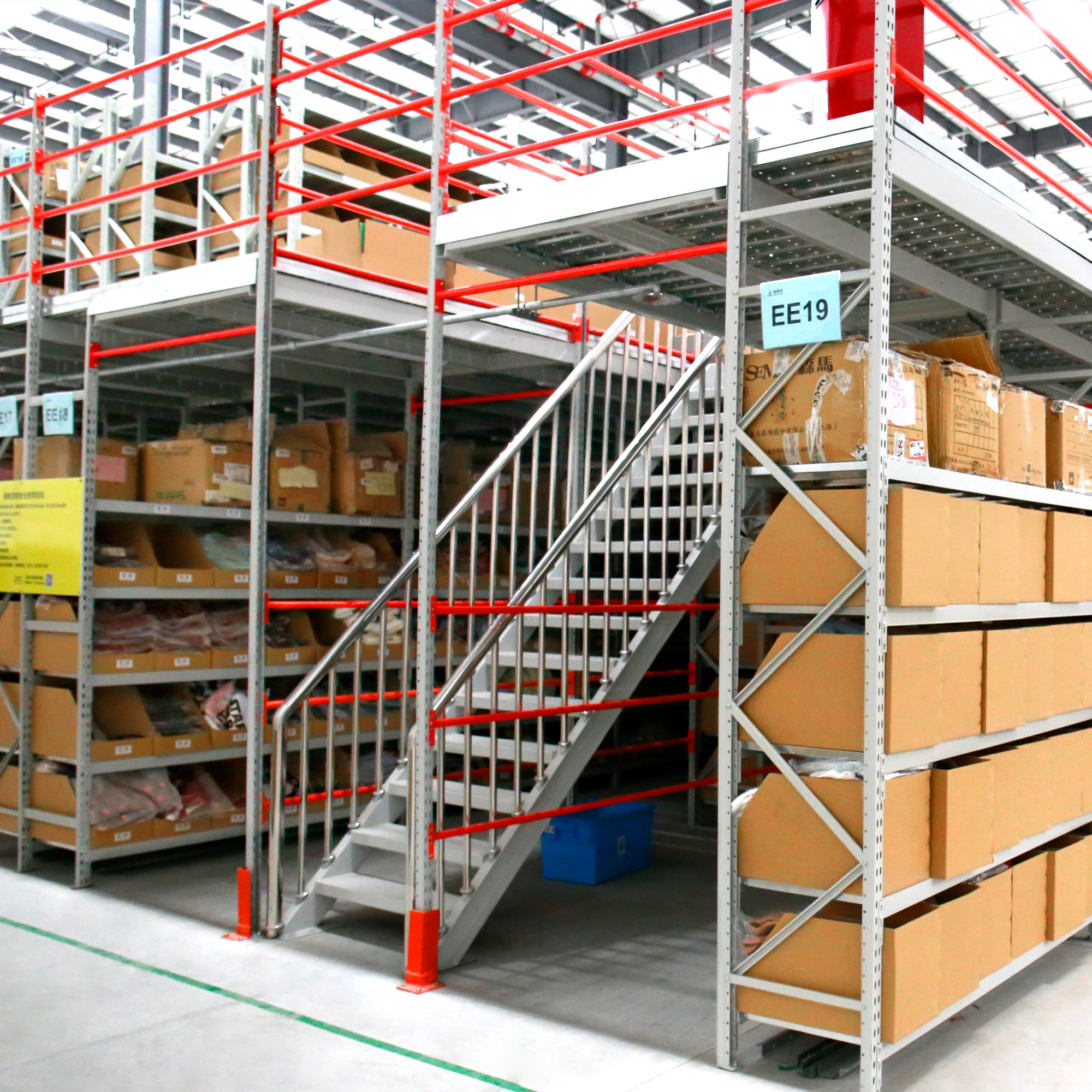 Attic shelves: the most convenient to use in these five industries